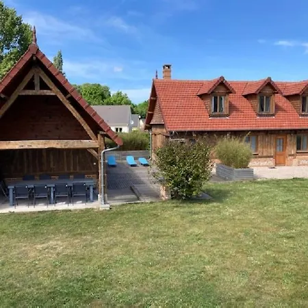 Compose De 2 Maisons Avec Cheminee Et Sauna 度假居