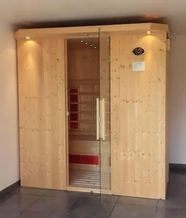 Compose De 2 Maisons Avec Cheminee Et Sauna