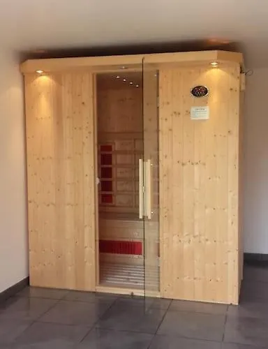 Compose De 2 Maisons Avec Cheminee Et Sauna